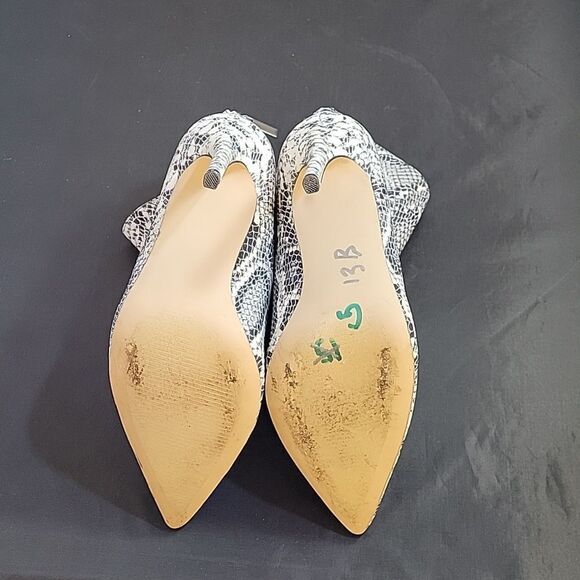 SHOEDAZZLE POINTED TOE STILETTOS BACK ZIPPER CLOSURE WOMEN"S HEELED ANKLE BOOT - Picture 11 of 14